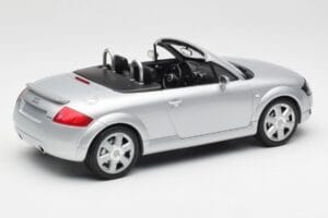 Audi TT 8N Roadster Silver Metallic Minichamps 1:18 155017031 Kov – obrázek 2 z 6