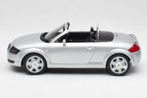 Audi TT 8N Roadster Silver Metallic Minichamps 1:18 155017031 Kov – obrázek 3 z 6