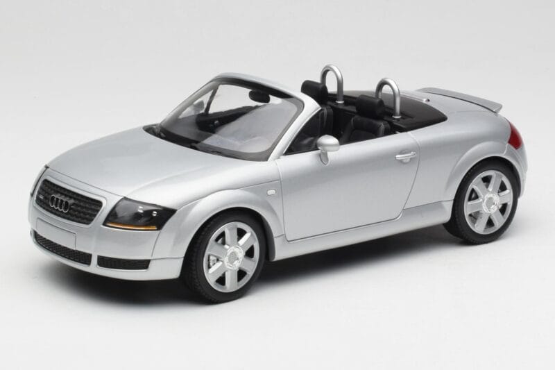 Audi TT 8N Roadster Silver Metallic Minichamps 1:18 155017031 Kov