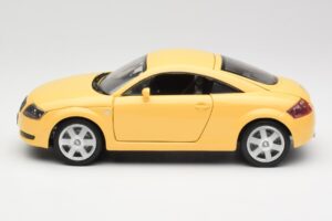 Audi TT 8N Žlutý Revell 1:18 08954-M1 Kov – obrázek 4 z 8