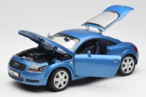 Audi TT 8N Modrý Revell 1:18 8954 Kov – obrázek 2 z 8