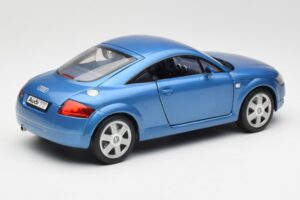 Audi TT 8N Modrý Revell 1:18 8954 Kov – obrázek 3 z 8
