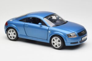 Audi TT 8N Modrý Revell 1:18 8954 Kov – obrázek 6 z 8