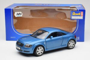Audi TT 8N Modrý Revell 1:18 8954 Kov – obrázek 8 z 8