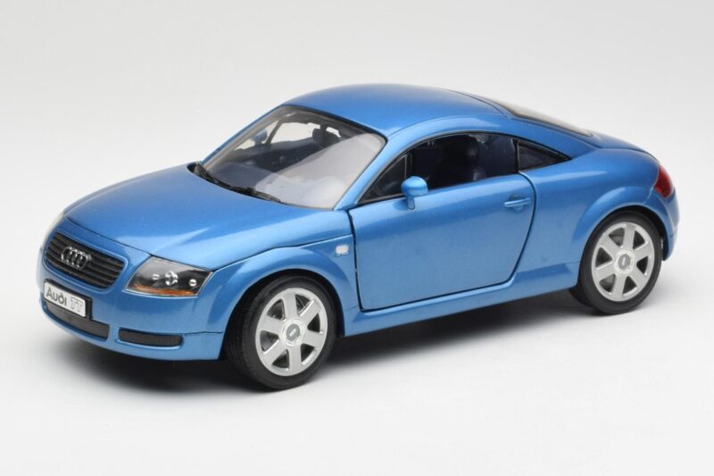 Audi TT 8N Modrý Revell 1:18 8954 Kov