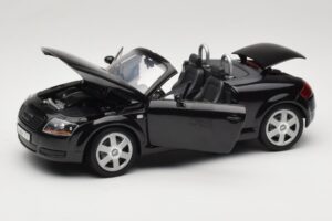 Audi TT 8N Roadster Černý Revell 1:18 8980 Kov – obrázek 2 z 8