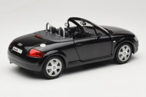 Audi TT 8N Roadster Černý Revell 1:18 8980 Kov – obrázek 3 z 8