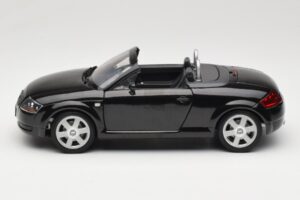 Audi TT 8N Roadster Černý Revell 1:18 8980 Kov – obrázek 4 z 8