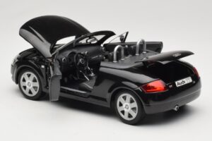 Audi TT 8N Roadster Černý Revell 1:18 8980 Kov – obrázek 5 z 8