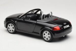 Audi TT 8N Roadster Černý Revell 1:18 8980 Kov – obrázek 7 z 8