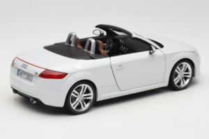 Audi TT 8S Roadster Glacier White Minichamps 1:18 5011400515 Kov – obrázek 3 z 8