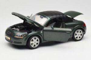 Audi TT 8N Roadster Zelený Revell 1:18 8979 Kov – obrázek 2 z 8