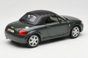 Audi TT 8N Roadster Zelený Revell 1:18 8979 Kov – obrázek 3 z 8