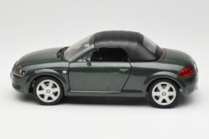 Audi TT 8N Roadster Zelený Revell 1:18 8979 Kov – obrázek 4 z 8