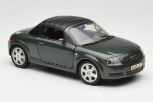 Audi TT 8N Roadster Zelený Revell 1:18 8979 Kov – obrázek 6 z 8