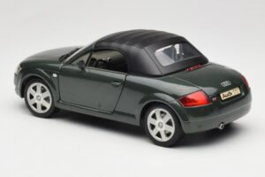Audi TT 8N Roadster Zelený Revell 1:18 8979 Kov – obrázek 7 z 8