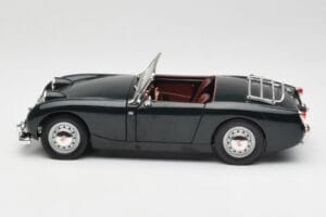 Austin-Healey Sprite Leaf Green Revell 1:18 08837 Kov – obrázek 4 z 8