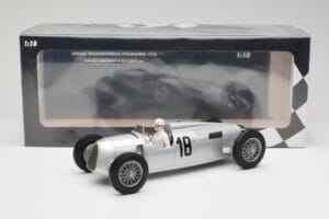 Auto Union Typ C #18 B. Rosemeyer Internationales Eifelrennen Nürburgring Winner 1936 Minichamps 1:18 155361018 Kov – obrázek 6 z 6