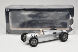 Auto Union Type C #57 H. Stuck Winner Shelsley Walsh Hill Climb 1936 Minichamps 1:18 155361057 Kov – obrázek 6 z 6