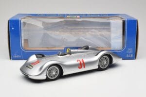 Auto Union Typ C Stromlinie #31 B. Rosemeyer 1937 Stříbrný Revell 1:18 08436 Kov – obrázek 8 z 8