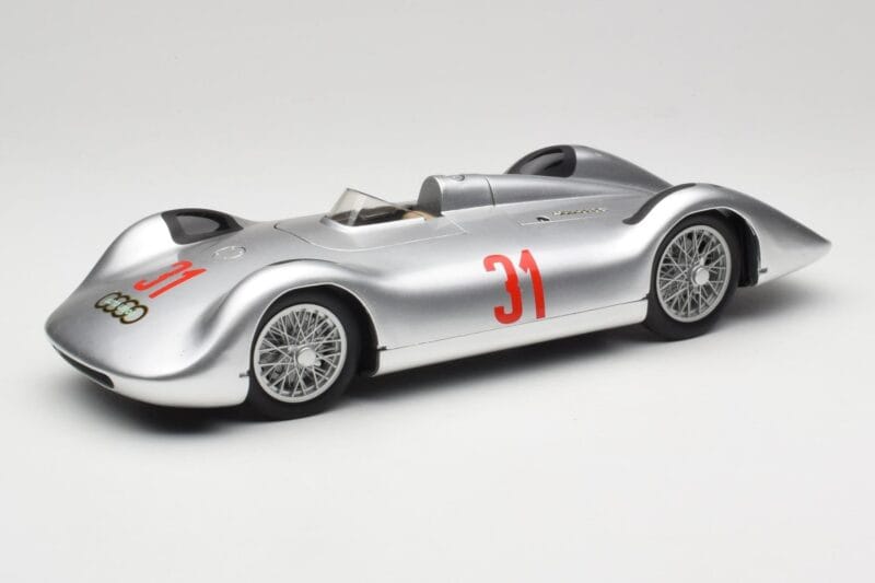 Auto Union Typ C Stromlinie #31 B. Rosemeyer 1937 Stříbrný Revell 1:18 08436 Kov