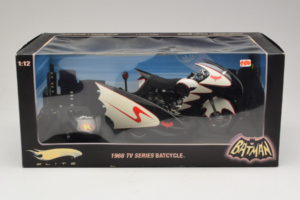 Batcycle & Sidecar Batman TV Series Hot Wheels 1:18 R0006 Kov – obrázek 2 z 2