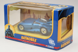 Batmobile DC Comics Corgi 1:24 77511 Kov – obrázek 3 z 3