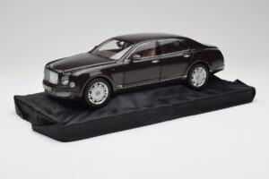 Bentley Mulsanne Burnt Oak Minichamps 1:18 100139905 Kov
