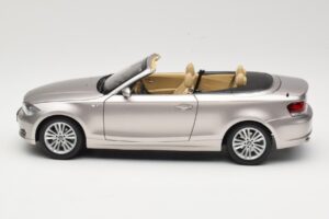 BMW 1 Series E88 Kabriolet Mineral Silver Metallic Kyosho 1:18 80430427020 Kov – obrázek 4 z 8