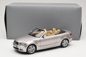 BMW 1 Series E88 Kabriolet Mineral Silver Metallic Kyosho 1:18 80430427020 Kov – obrázek 8 z 8