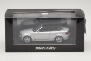 BMW 1-Series E88 Kabriolet Titan Silver Minichamps 1:43 80420427037-R1 Kov – obrázek 5 z 5