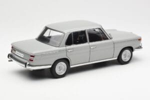 BMW 1800 TiSA Bernina Šedý AUTOart 1:18 70621 Kov – obrázek 3 z 8