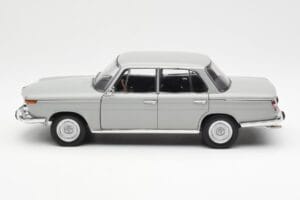BMW 1800 TiSA Bernina Šedý AUTOart 1:18 70621 Kov – obrázek 4 z 8