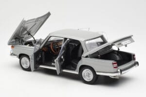 BMW 1800 TiSA Bernina Šedý AUTOart 1:18 70621 Kov – obrázek 5 z 8