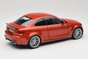 BMW 1M Coupe E82 Sakhir Orange Metallic Minichamps 1:18 110020020 Kov – obrázek 3 z 8