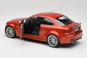 BMW 1M Coupe E82 Sakhir Orange Metallic Minichamps 1:18 110020020 Kov – obrázek 5 z 8