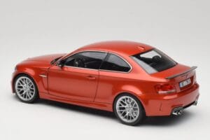 BMW 1M Coupe E82 Sakhir Orange Metallic Minichamps 1:18 110020020 Kov – obrázek 7 z 8