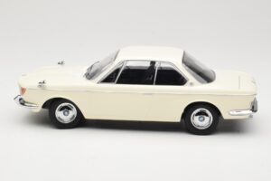 BMW 2000 CS Coupe Krémový KK-Scale 1:18 KKDC180121 Kov – obrázek 3 z 6