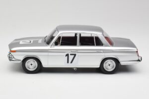 BMW 2000 Ti #17 J. Ickx / H. Hahne 24 Hours of Spa 1966 Winners Minichamps 1:18 107662517 Pryskyřice – obrázek 3 z 6