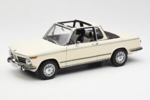 BMW 2002 Baur Kabriolet E10 Chamonix Bílý AUTOart 1:18 70532 Kov
