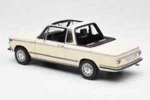BMW 2002 Baur Kabriolet E10 Chamonix Bílý AUTOart 1:18 70532 Kov – obrázek 7 z 8
