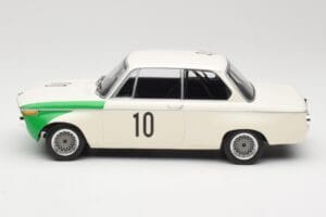 BMW 2002 Tii E10 #10 H. Hahne / D. Quester Winners Nurburgring 1968 Minichamps 1:18 155682710 Kov – obrázek 3 z 6