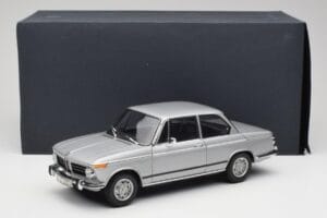BMW 2002 Tii Polaris Stříbrný AUTOart 1:18 80430146517 Kov – obrázek 8 z 8