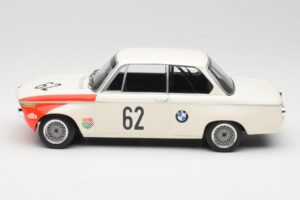 BMW 2002 tiK BMW AG #1 H. Hahne / D. Quester Class Winner Guards International 6 Hours Brands Hatch 1969 Minichamps 1:18 1556 – obrázek 3 z 6