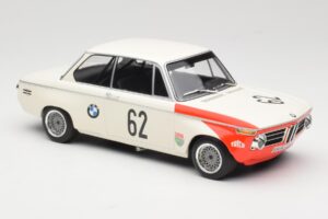 BMW 2002 tiK BMW AG #1 H. Hahne / D. Quester Class Winner Guards International 6 Hours Brands Hatch 1969 Minichamps 1:18 1556 – obrázek 4 z 6