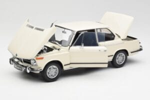 BMW 2002 Bílý Kyosho 1:18 08541W Kov – obrázek 2 z 8