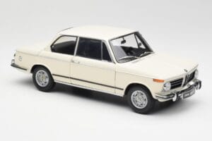 BMW 2002 Bílý Kyosho 1:18 08541W Kov – obrázek 6 z 8