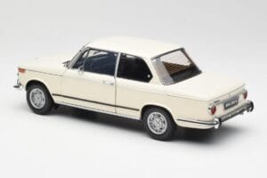 BMW 2002 Bílý Kyosho 1:18 08541W Kov – obrázek 7 z 8