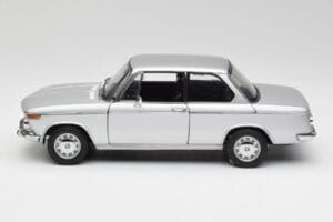 BMW 2002tii Stříbrný AUTOart 1:18 80430151479 Kov – obrázek 4 z 8