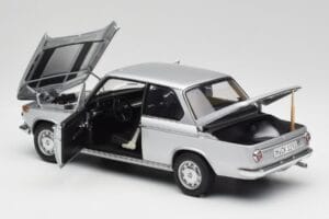 BMW 2002tii Stříbrný AUTOart 1:18 80430151479 Kov – obrázek 5 z 8